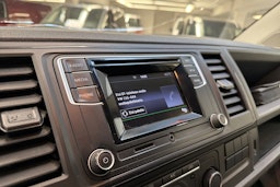 valkoinen Volkswagen Transporter 2017 kuva 16.