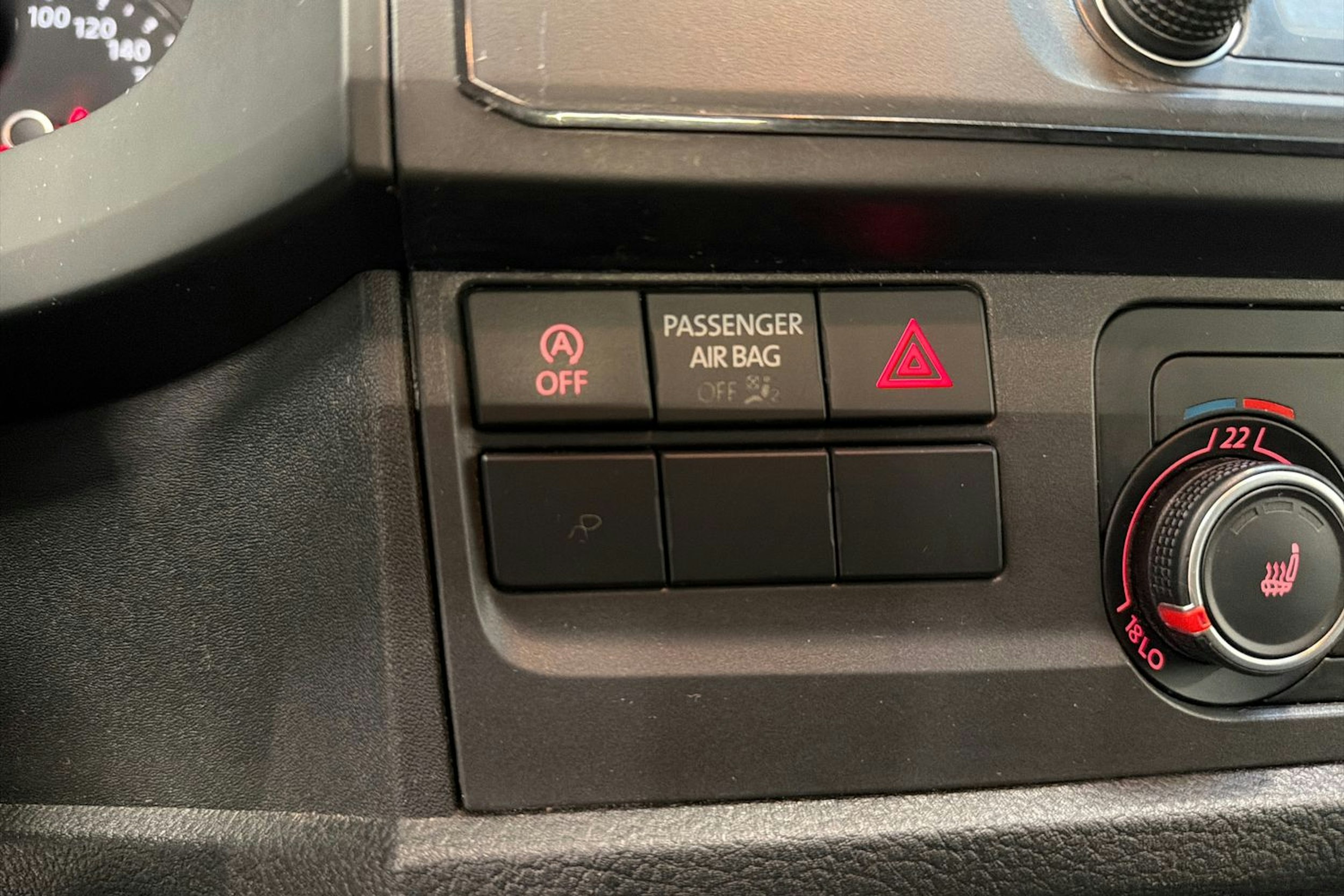 valkoinen Volkswagen Transporter 2017 kuva 18.