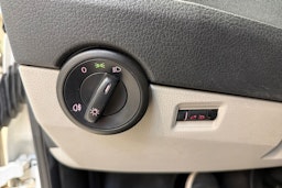 valkoinen Volkswagen Transporter 2017 kuva 19.