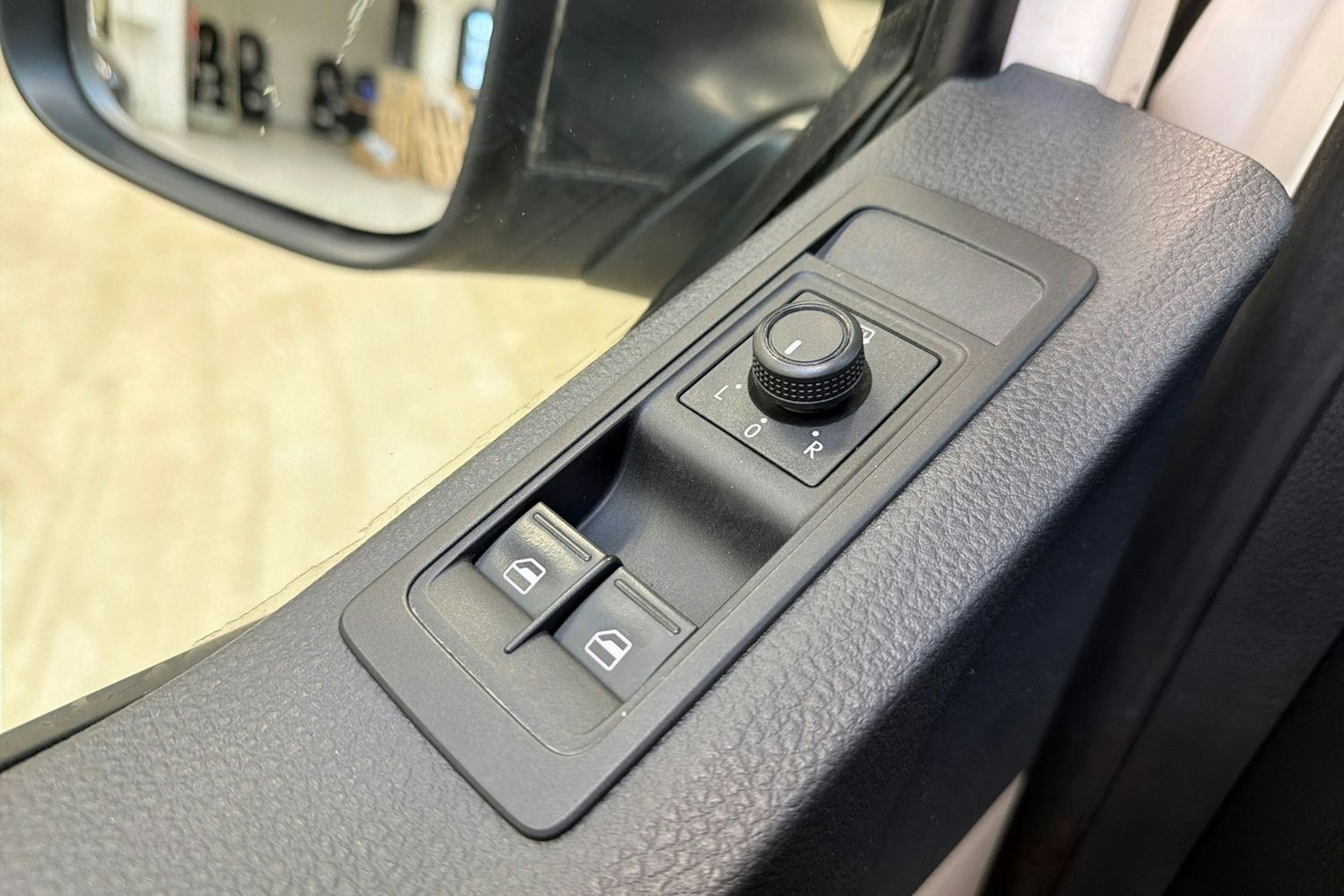 valkoinen Volkswagen Transporter 2017 kuva 20.