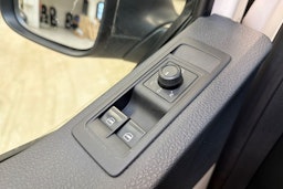 valkoinen Volkswagen Transporter 2017 kuva 20.