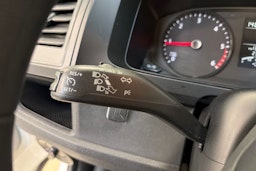 valkoinen Volkswagen Transporter 2017 kuva 22.