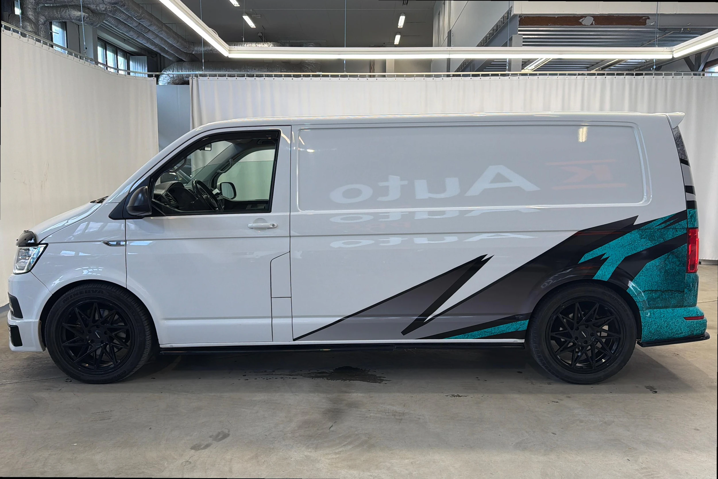 valkoinen Volkswagen Transporter 2016 kuva 6.