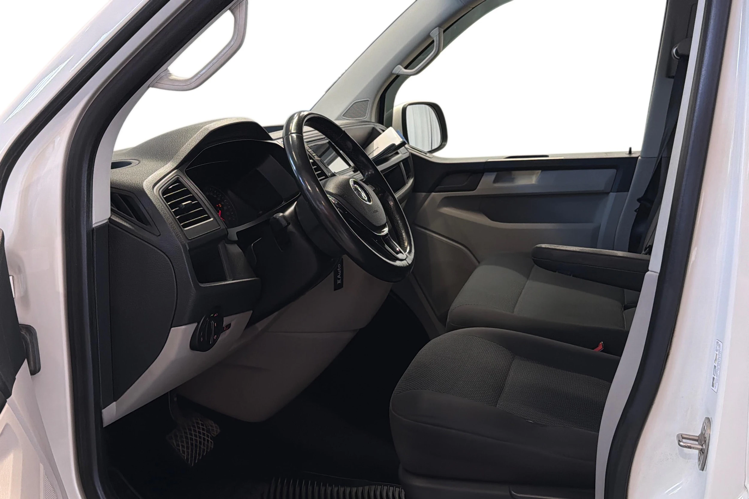 valkoinen Volkswagen Transporter 2016 kuva 7.