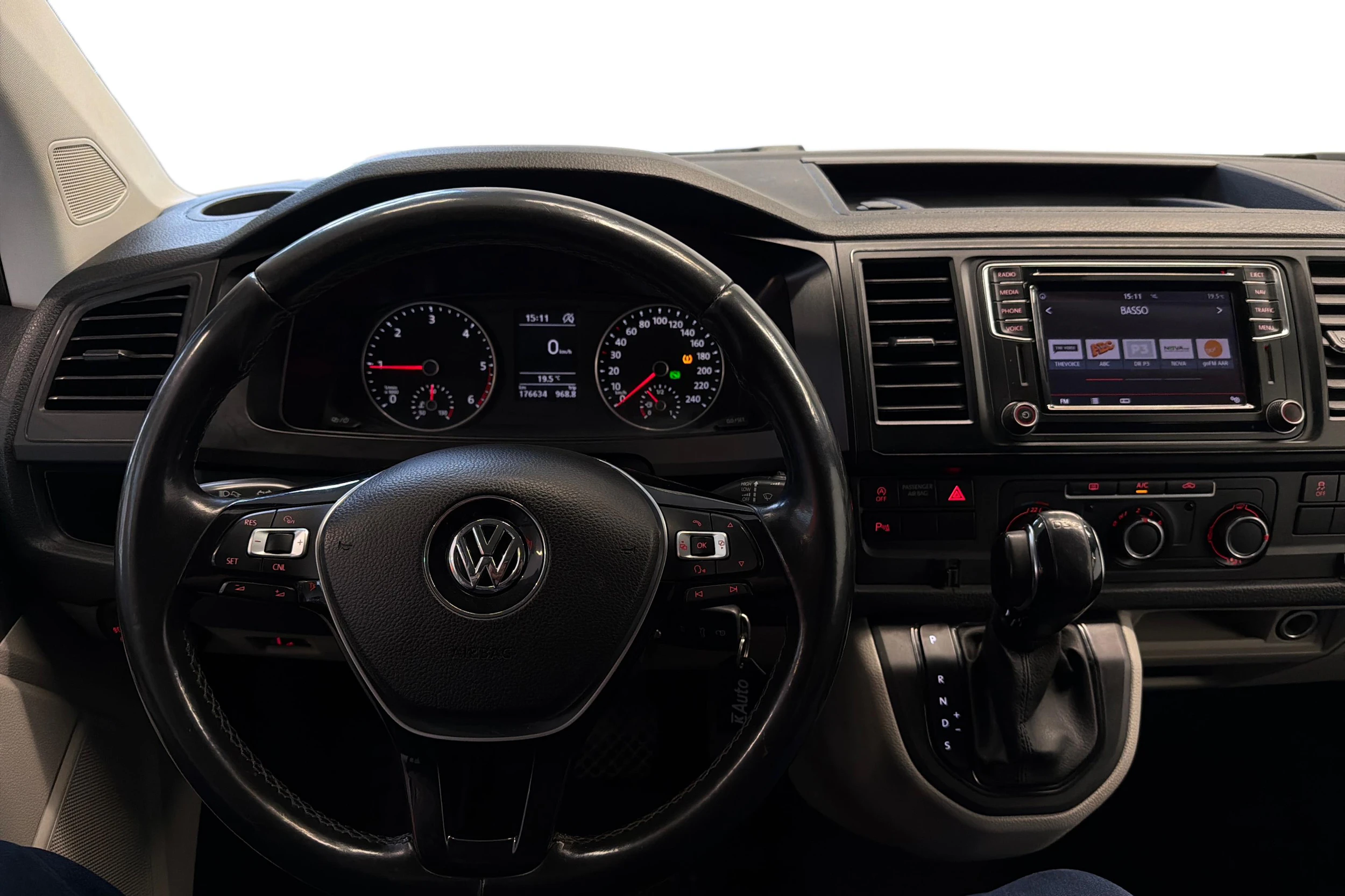 valkoinen Volkswagen Transporter 2016 kuva 9.