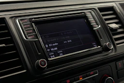 valkoinen Volkswagen Transporter 2016 kuva 15.