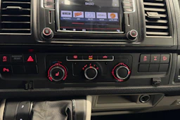 valkoinen Volkswagen Transporter 2016 kuva 16.