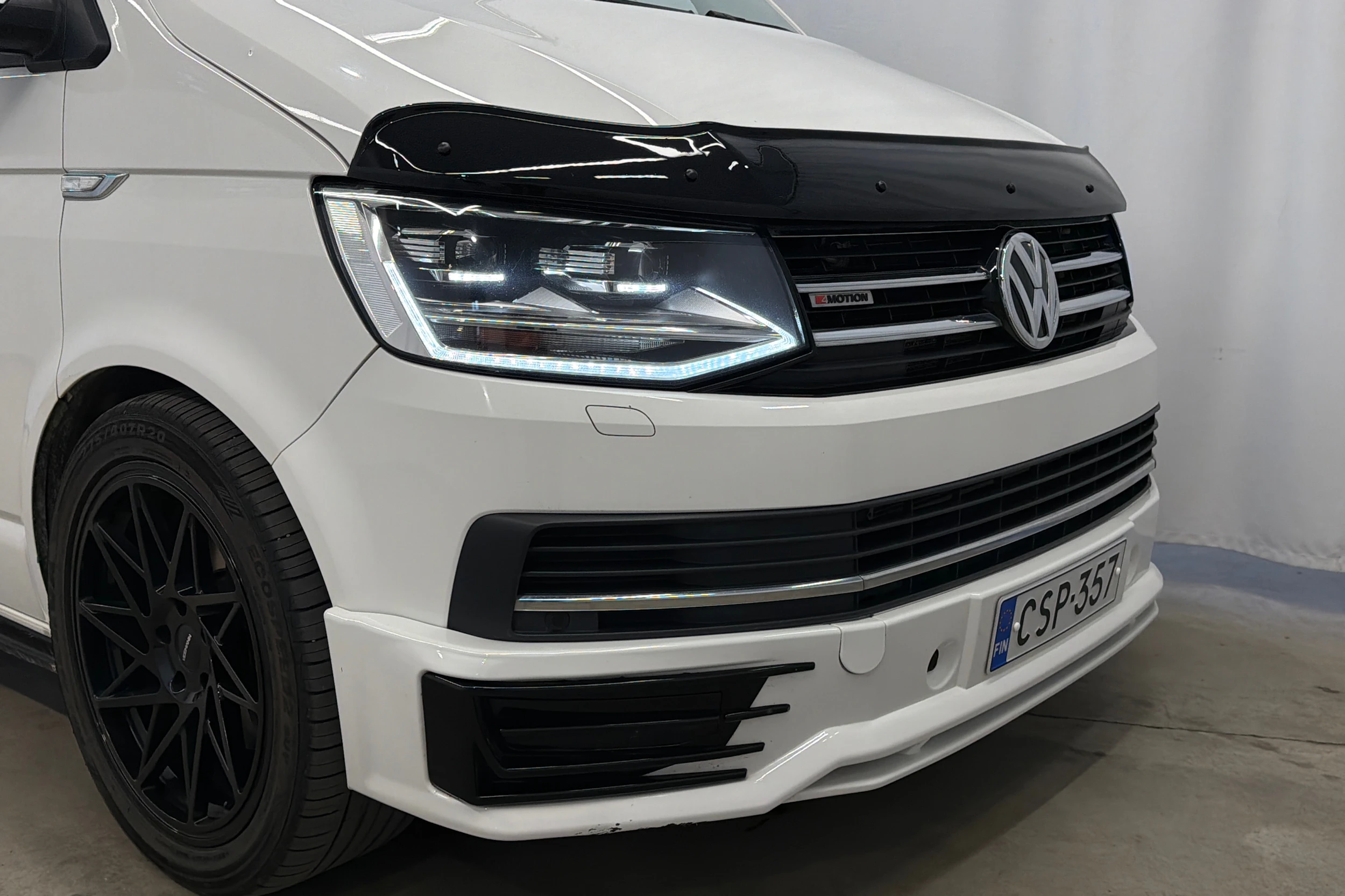 valkoinen Volkswagen Transporter 2016 kuva 23.