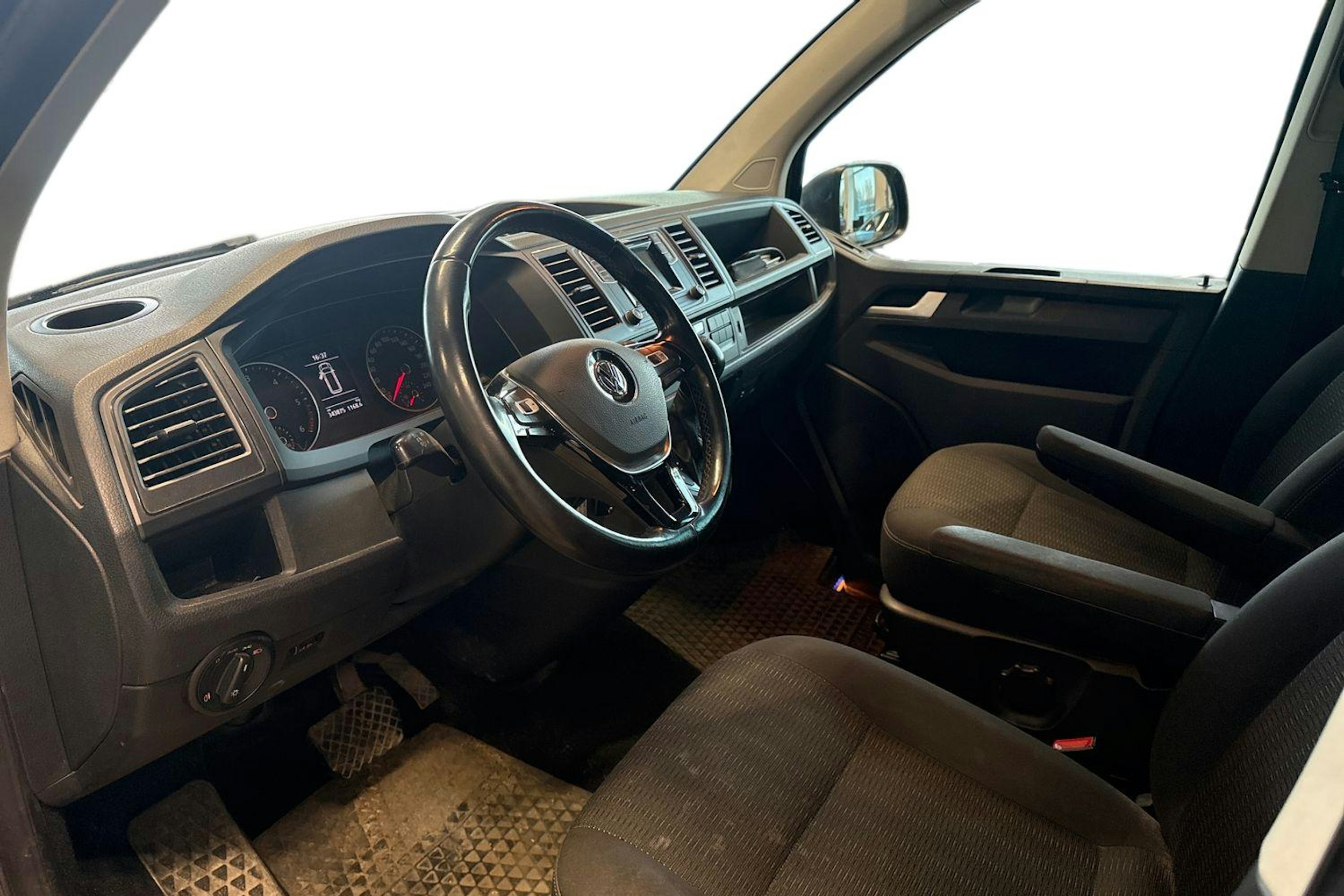 harmaa Volkswagen Transporter 2016 kuva 3.