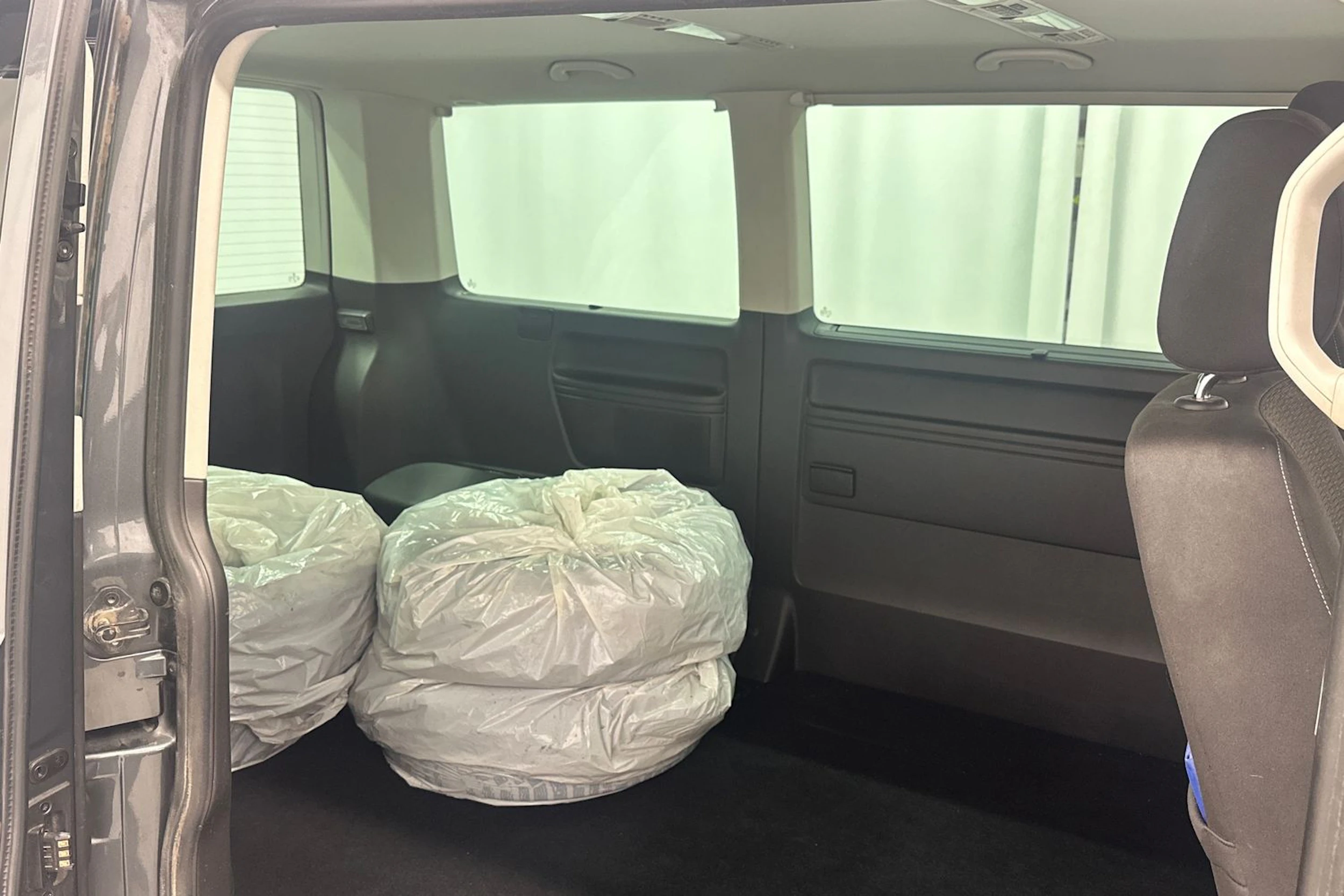 harmaa Volkswagen Transporter 2016 kuva 17.