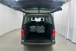 harmaa Volkswagen Transporter 2016 kuva 18.