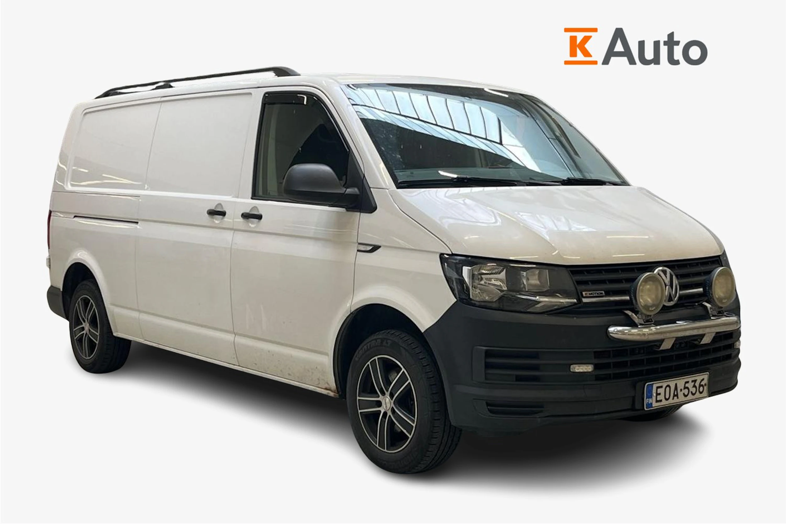valkoinen Volkswagen Transporter 2016 kuva 1.