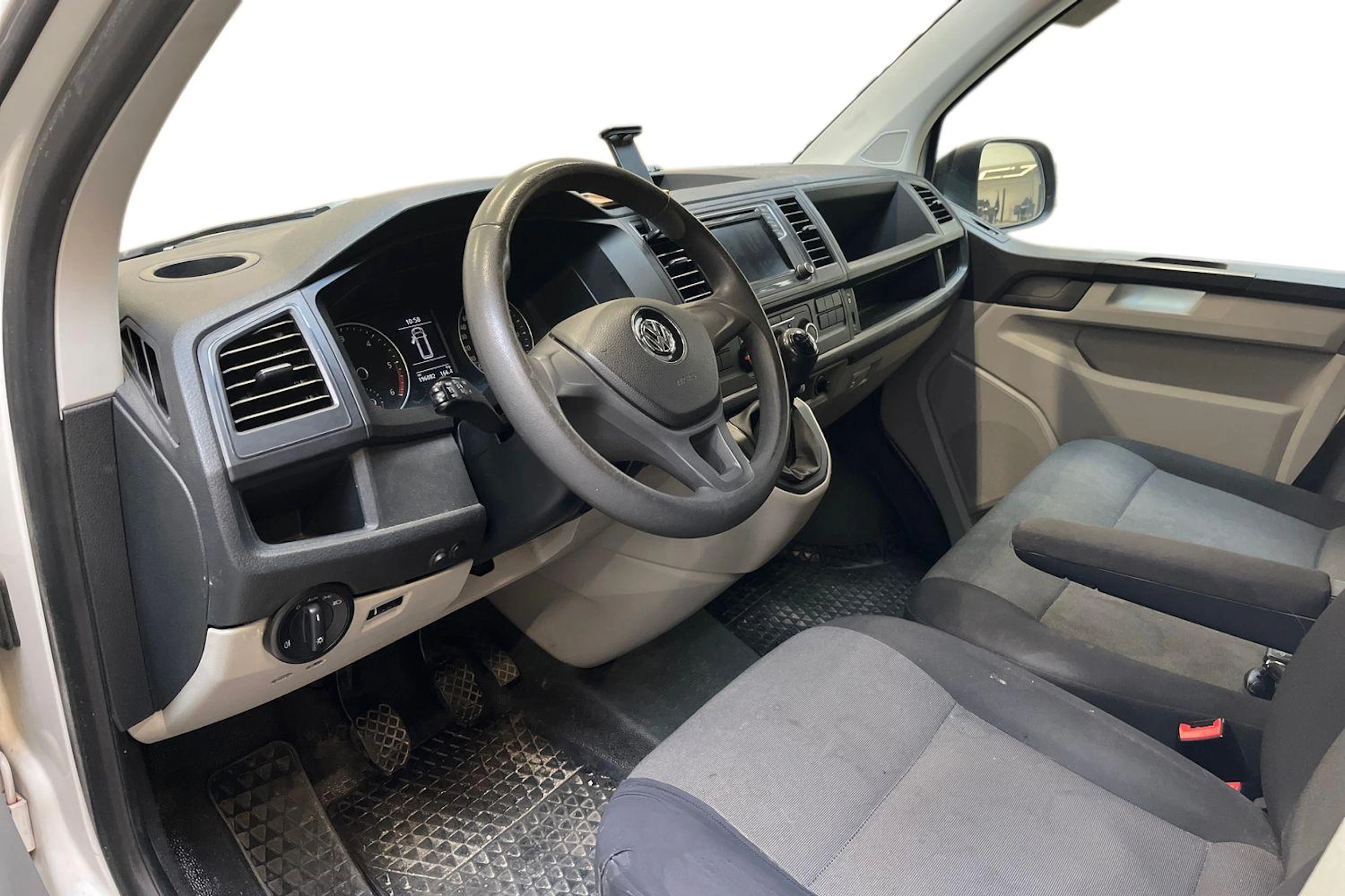 valkoinen Volkswagen Transporter 2016 kuva 3.