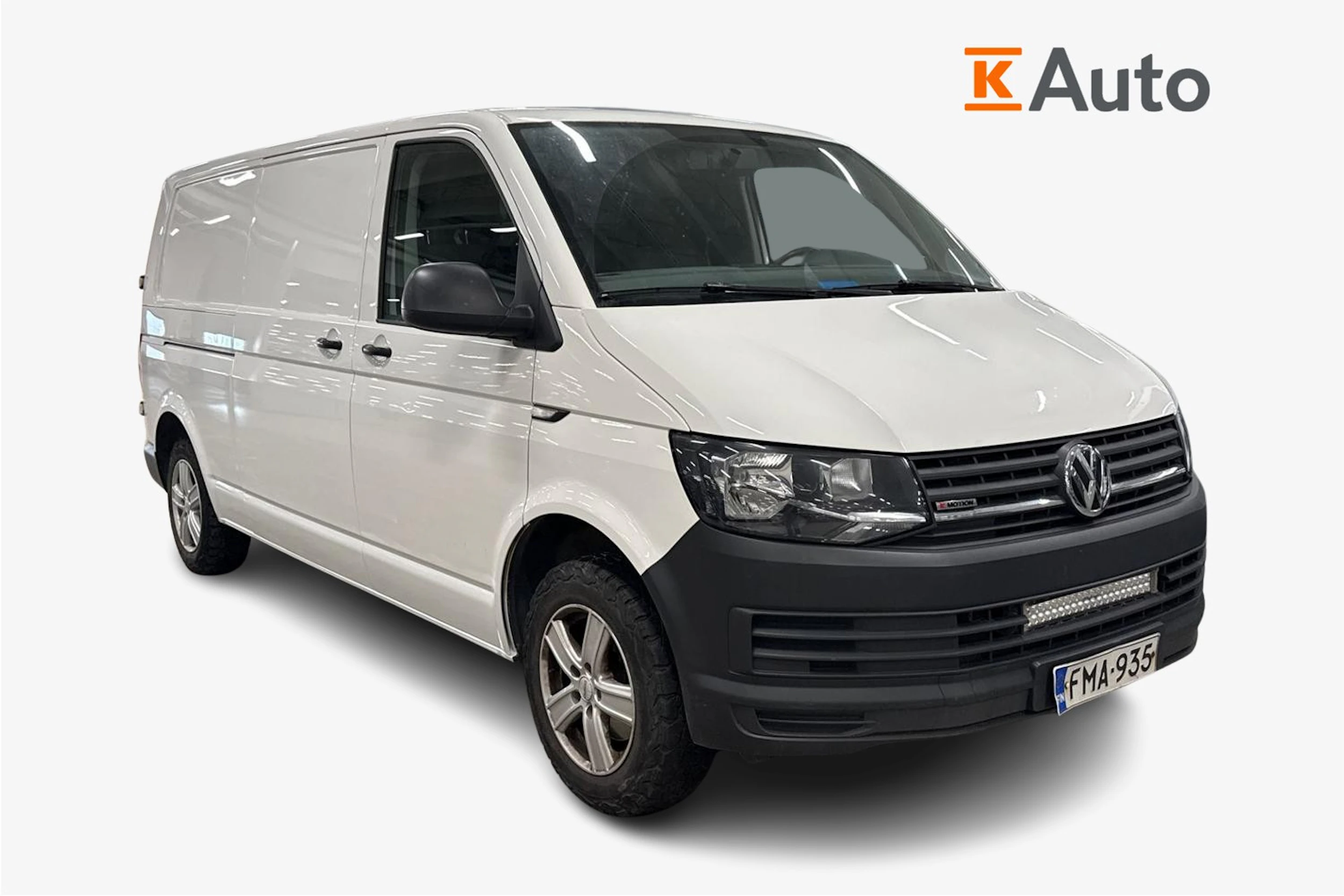 valkoinen Volkswagen Transporter 2016 kuva 1.