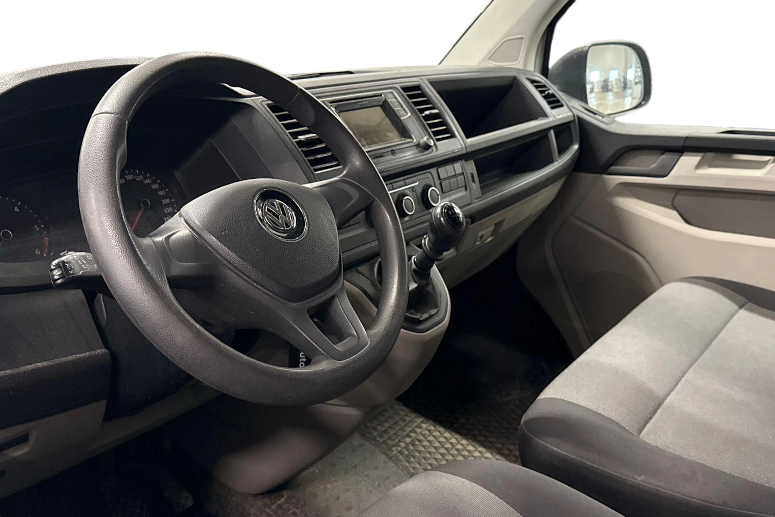 valkoinen Volkswagen Transporter 2016 kuva 3.