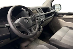 valkoinen Volkswagen Transporter 2016 kuva 3.