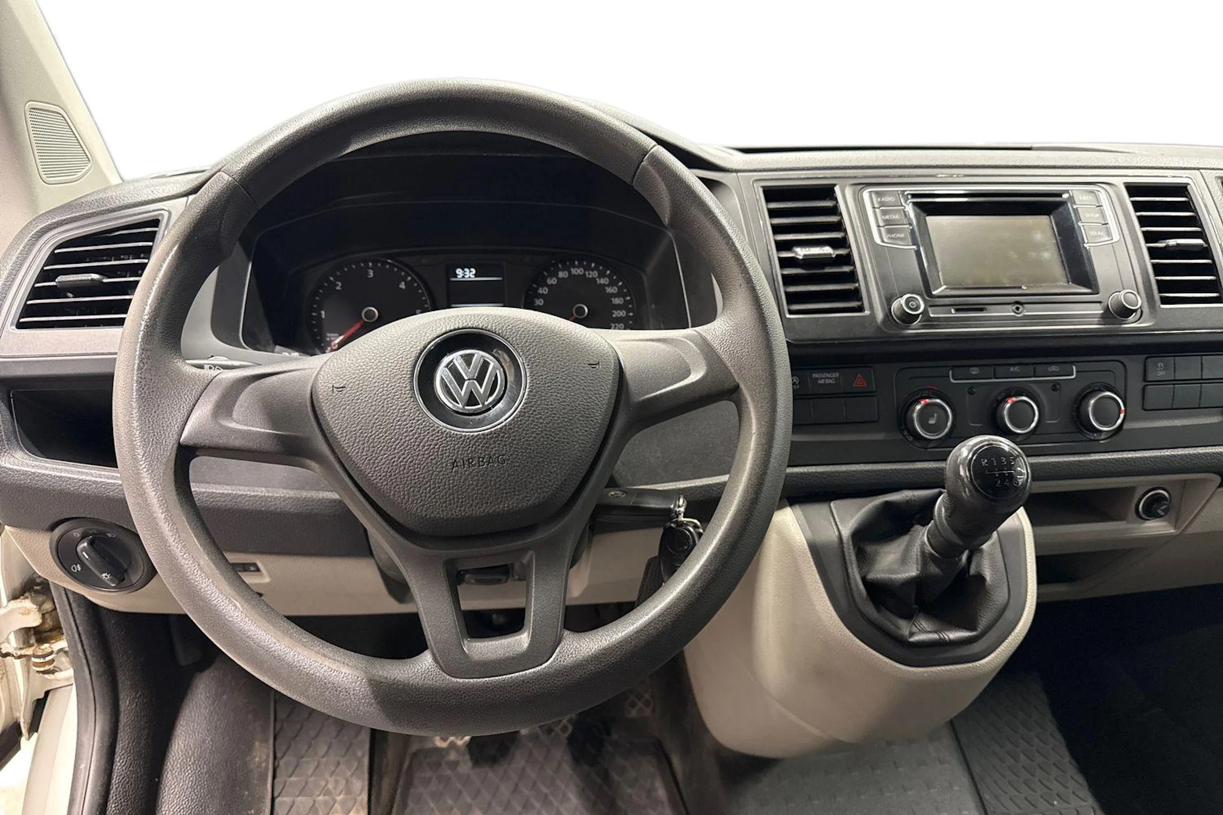 valkoinen Volkswagen Transporter 2016 kuva 9.