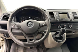 valkoinen Volkswagen Transporter 2016 kuva 9.