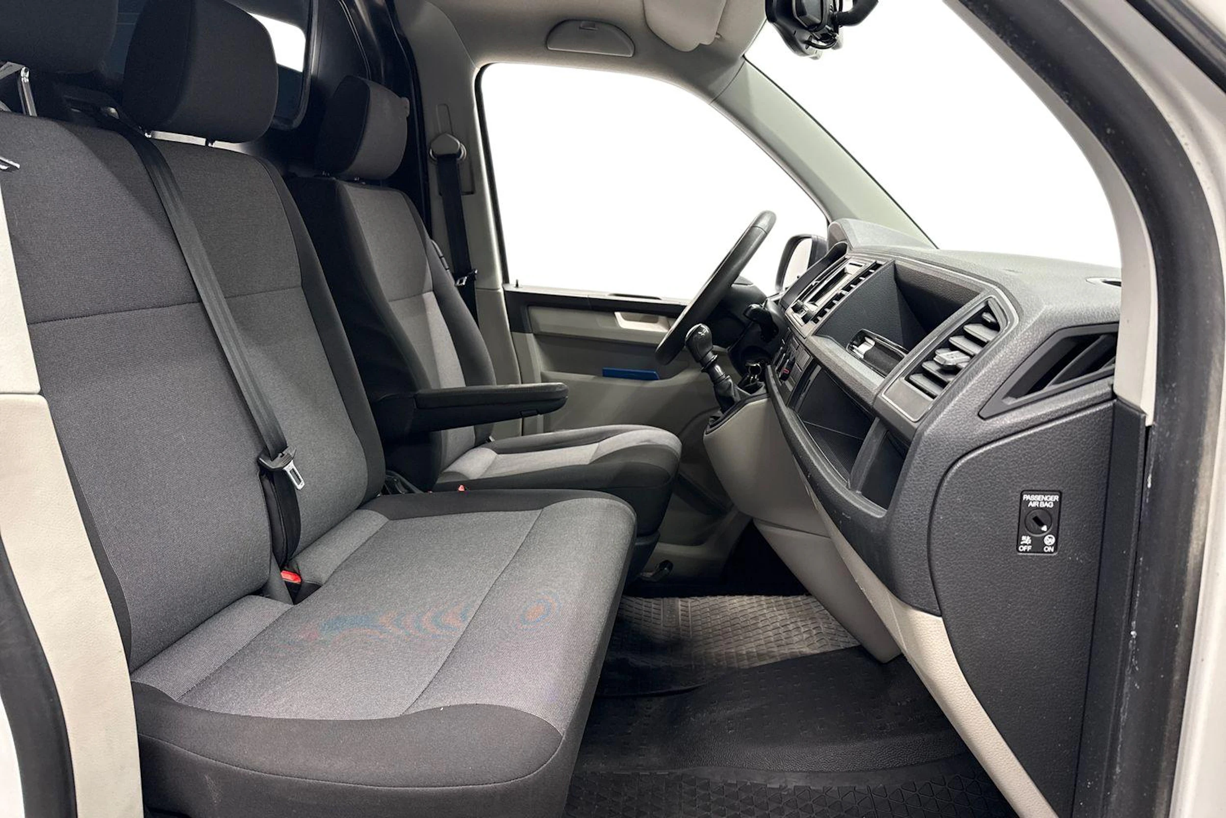 valkoinen Volkswagen Transporter 2016 kuva 11.