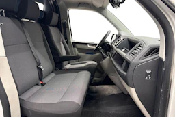 valkoinen Volkswagen Transporter 2016 kuva 11.