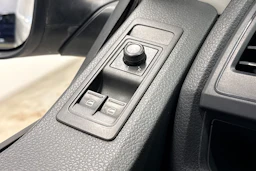 valkoinen Volkswagen Transporter 2016 kuva 18.