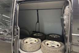 Musta Volkswagen TRANSPORTER 2016 kuva 13.