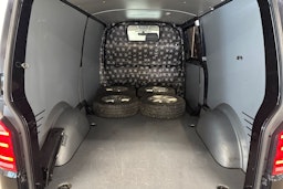 Musta Volkswagen TRANSPORTER 2016 kuva 14.