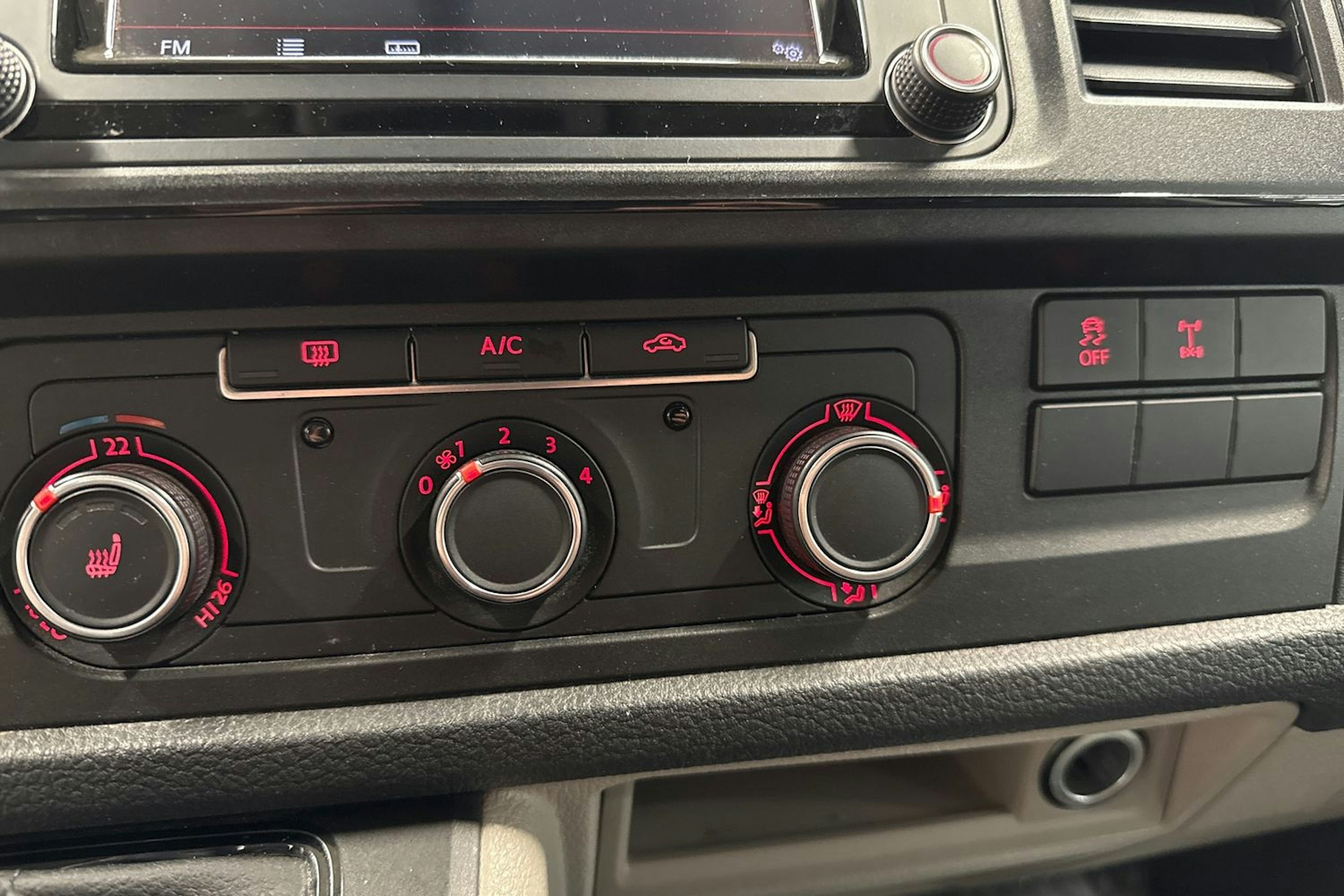 Musta Volkswagen TRANSPORTER 2016 kuva 18.