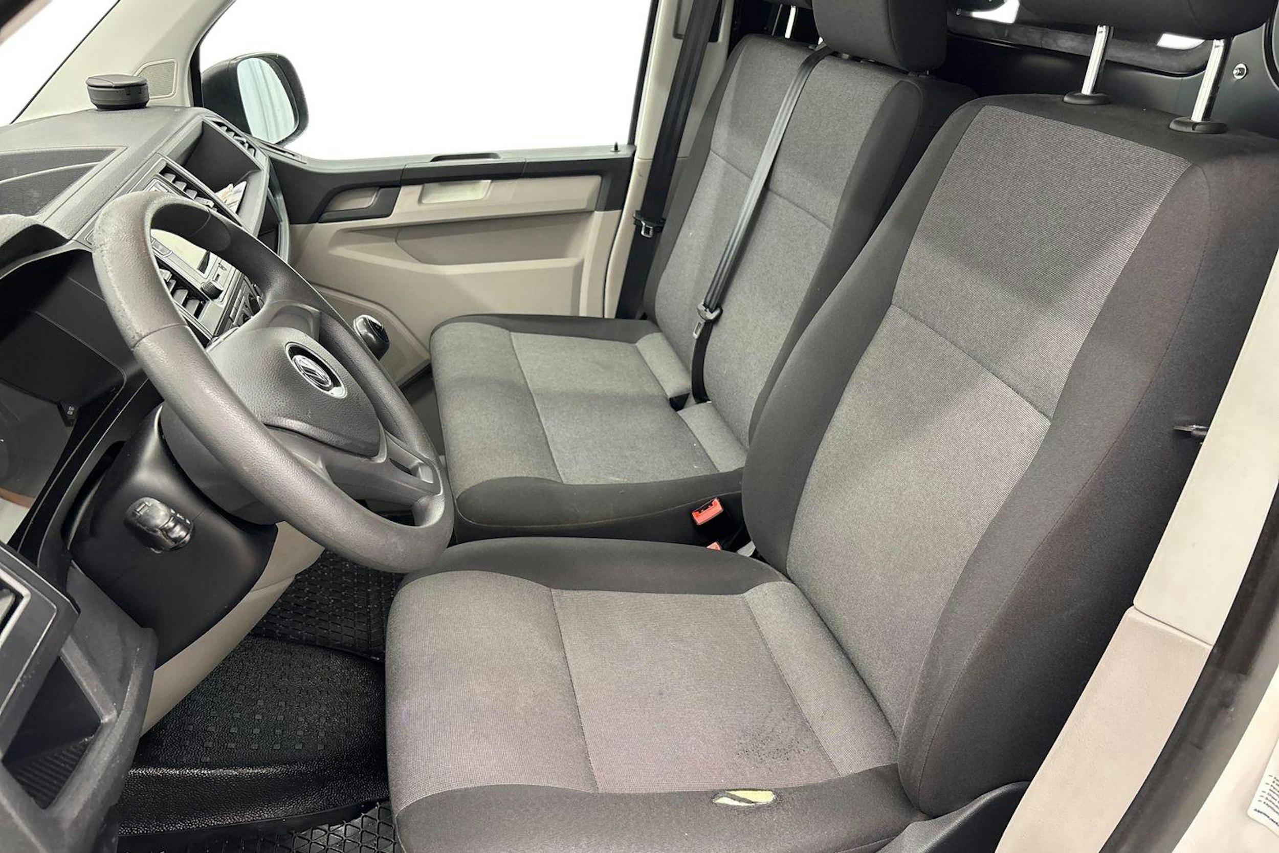 valkoinen Volkswagen Transporter 2017 kuva 8.