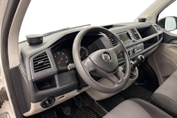 valkoinen Volkswagen Transporter 2017 kuva 9.