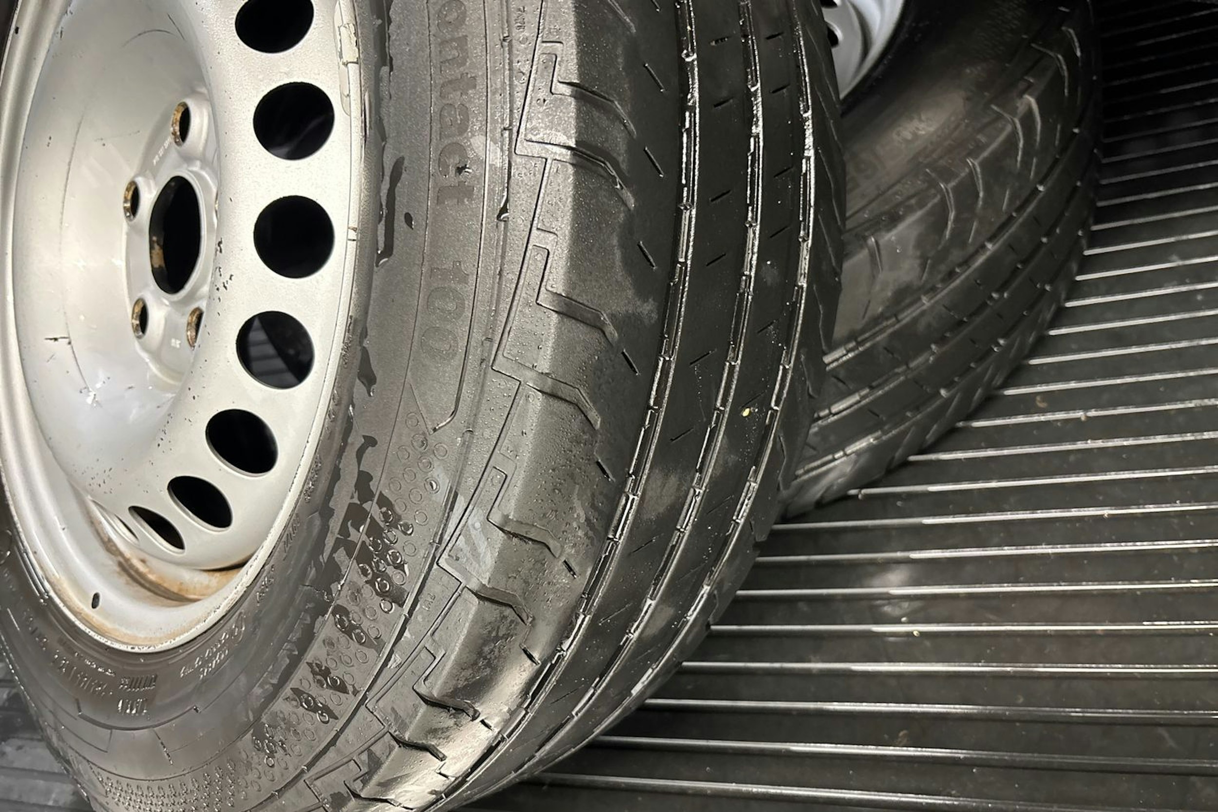 valkoinen Volkswagen Transporter 2017 kuva 13.