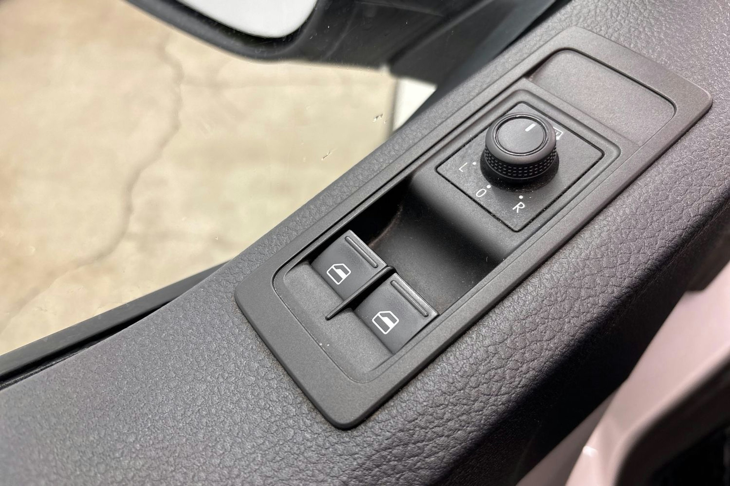 valkoinen Volkswagen Transporter 2017 kuva 17.