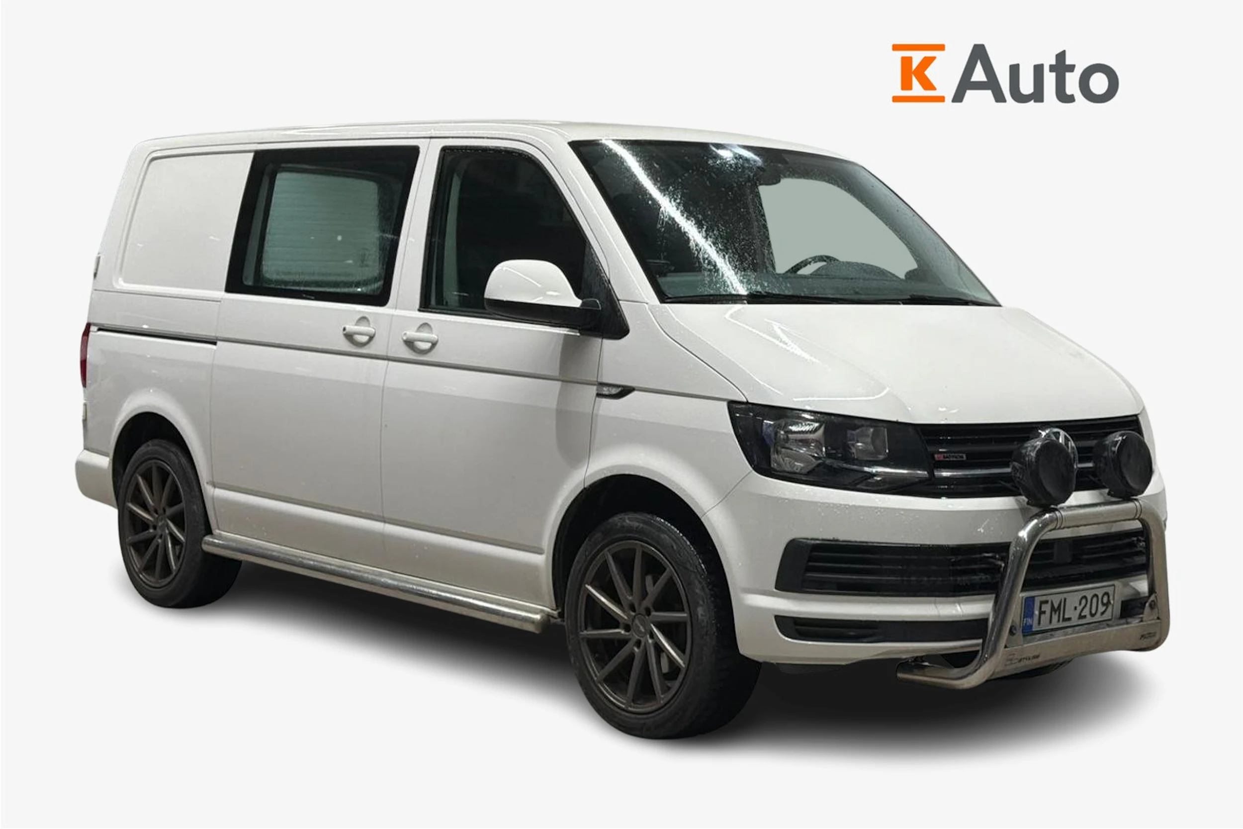 valkoinen Volkswagen Transporter 2016 kuva 1.