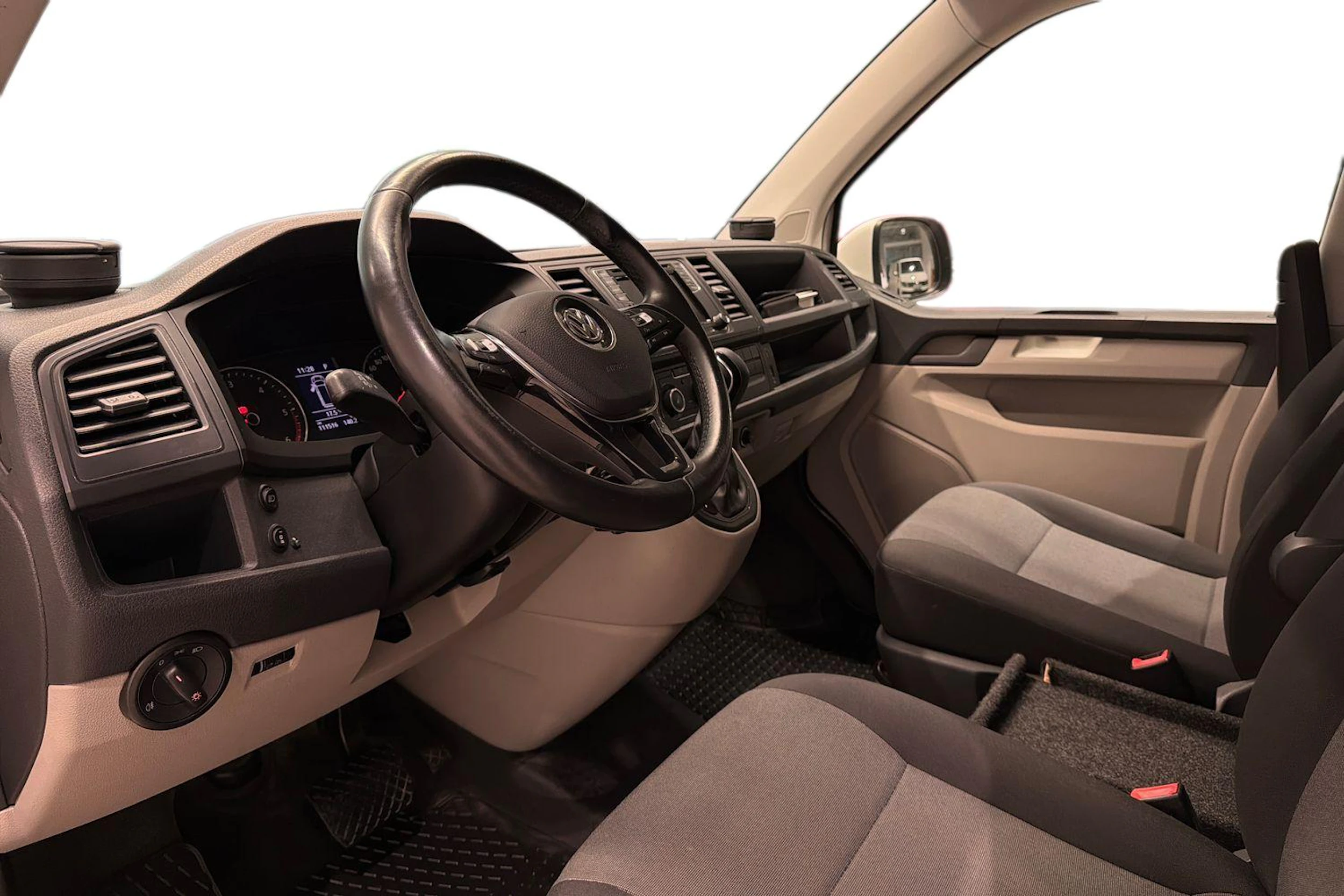 valkoinen Volkswagen Transporter 2017 kuva 6.
