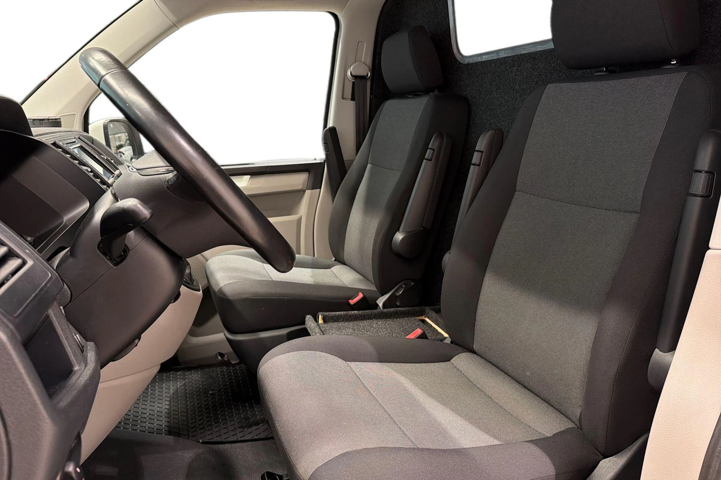 valkoinen Volkswagen Transporter 2017 kuva 8.