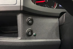 valkoinen Volkswagen Transporter 2017 kuva 12.