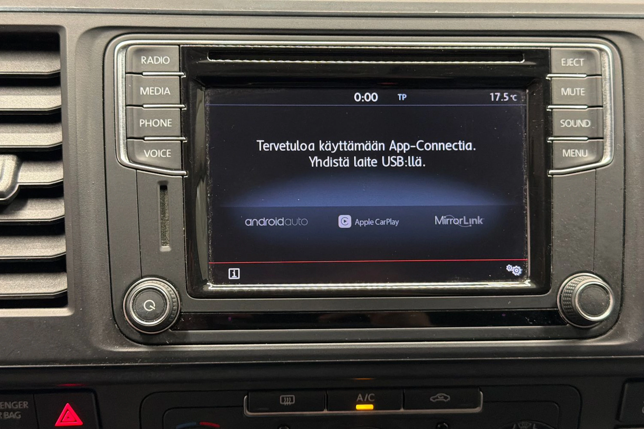 valkoinen Volkswagen Transporter 2017 kuva 18.