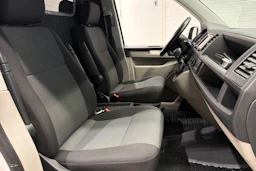 valkoinen Volkswagen Transporter 2017 kuva 22.