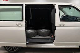 valkoinen Volkswagen Transporter 2017 kuva 23.