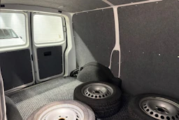 valkoinen Volkswagen Transporter 2017 kuva 24.
