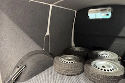 valkoinen Volkswagen Transporter 2017 kuva 27.