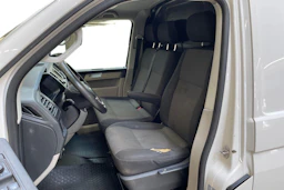 valkoinen Volkswagen Transporter 2016 kuva 8.