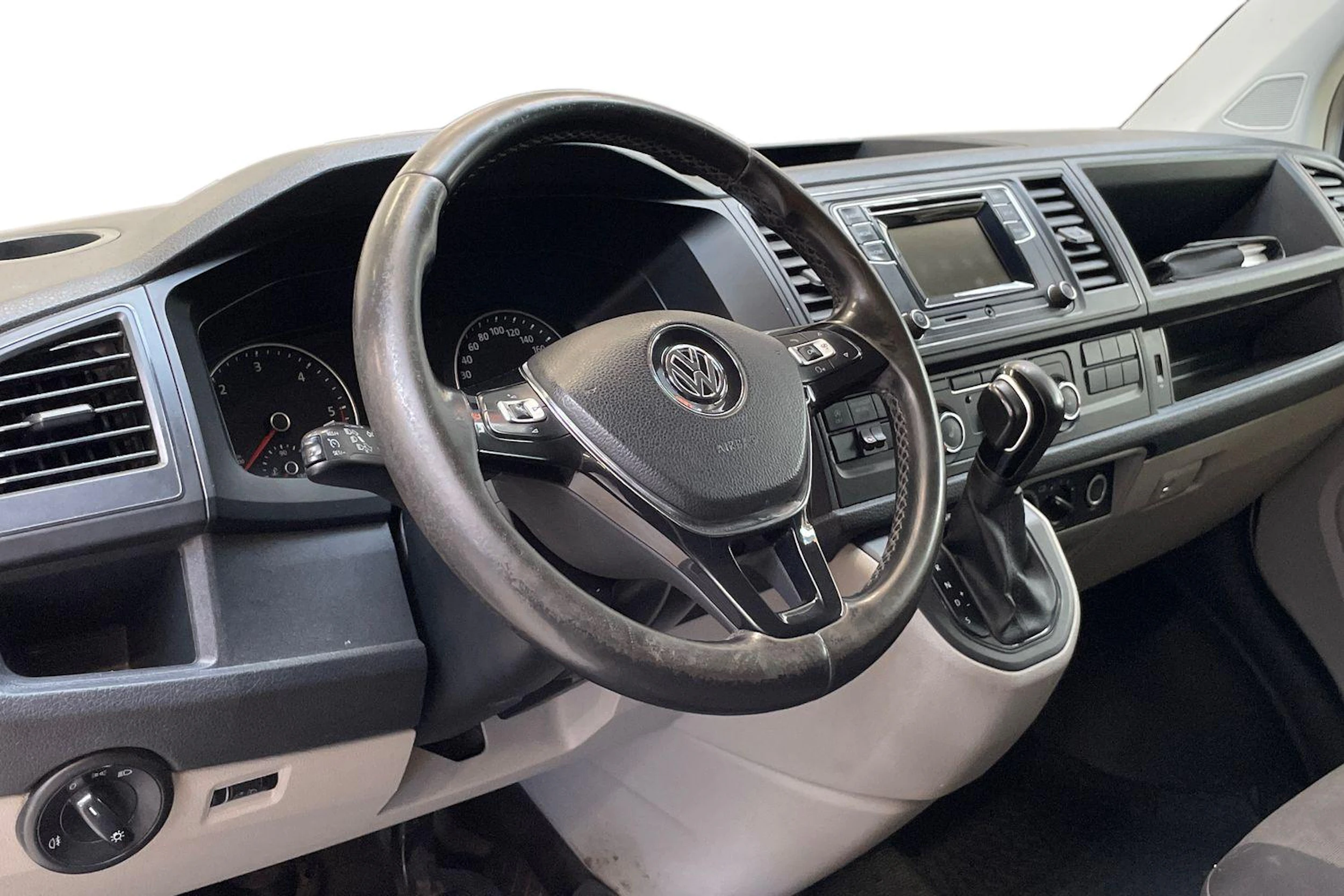 valkoinen Volkswagen Transporter 2016 kuva 9.