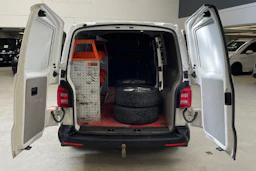 valkoinen Volkswagen Transporter 2016 kuva 15.