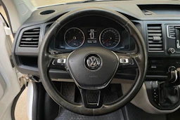 valkoinen Volkswagen Transporter 2016 kuva 18.