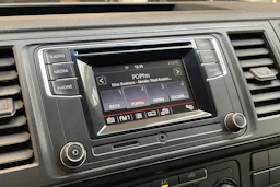 valkoinen Volkswagen Transporter 2016 kuva 22.