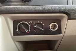 valkoinen Volkswagen Transporter 2016 kuva 27.