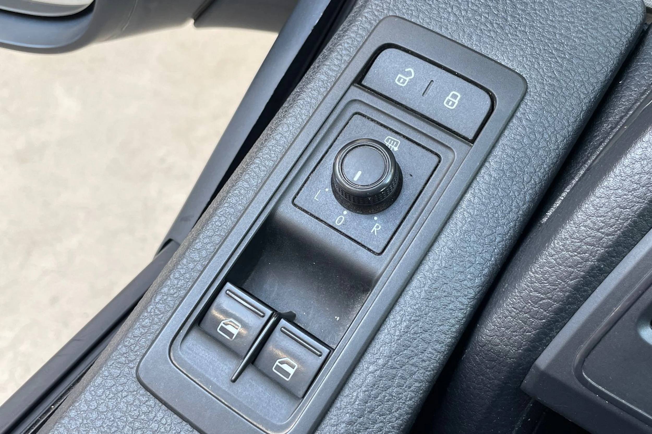 valkoinen Volkswagen Transporter 2016 kuva 30.