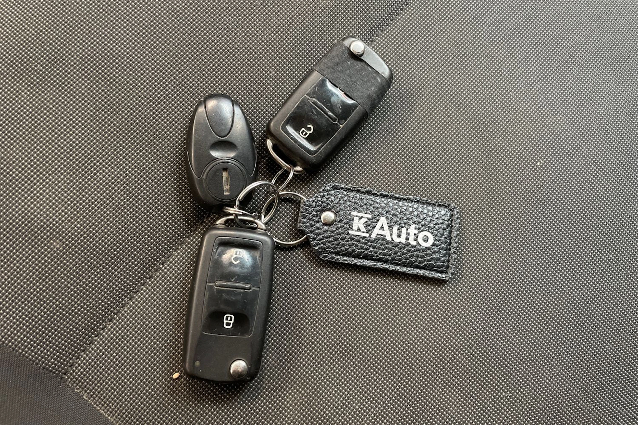 valkoinen Volkswagen Transporter 2016 kuva 32.