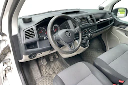 valkoinen Volkswagen Transporter 2016 kuva 8.
